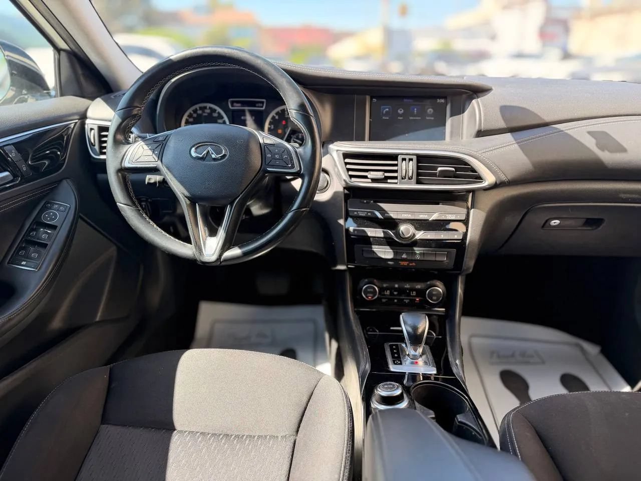 Used 2018 INFINITI QX30 FWD image 50