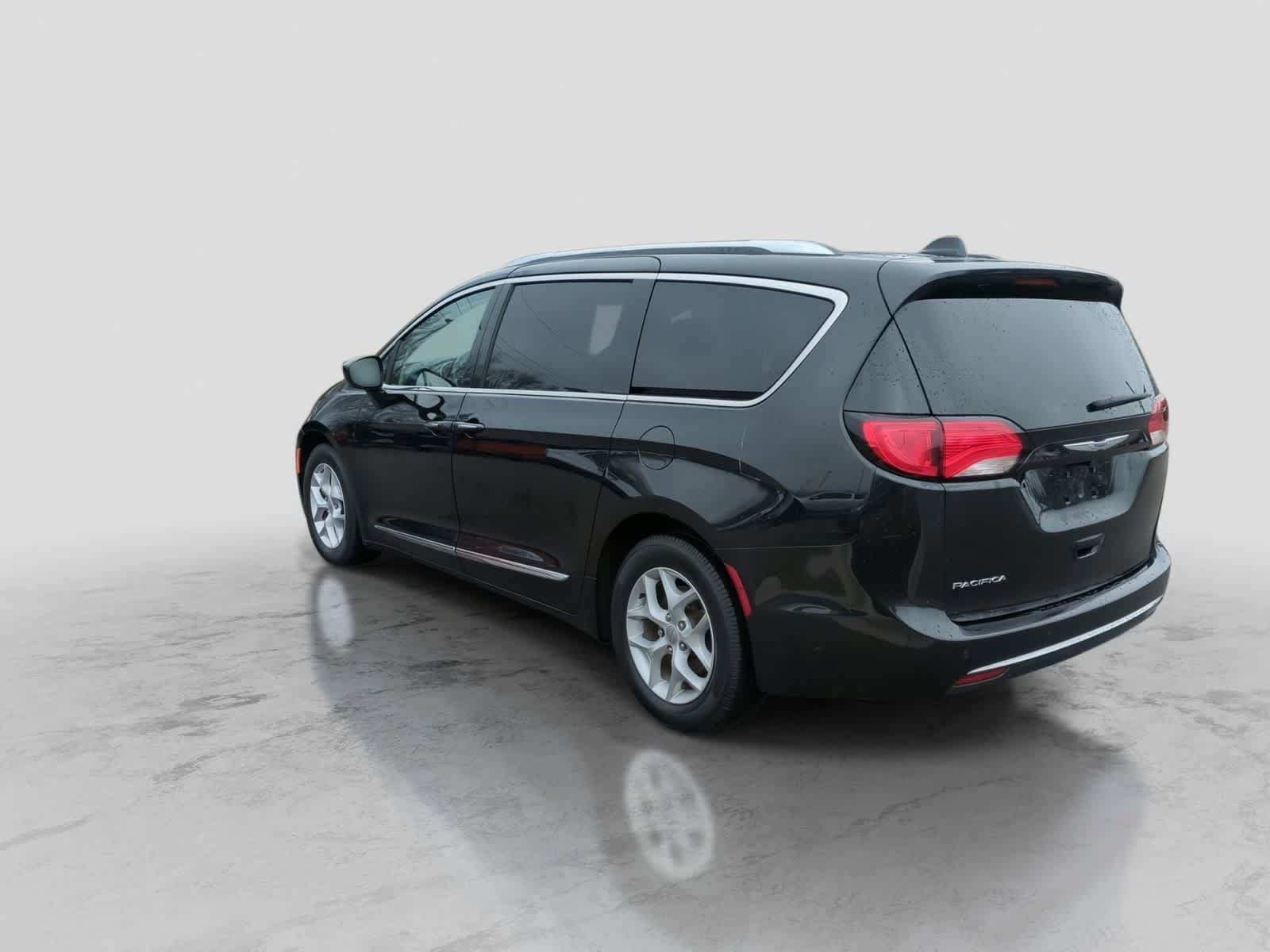 Used 2018 Chrysler Pacifica Touring-L Plus w/ Tire & Wheel Group FWD image 6