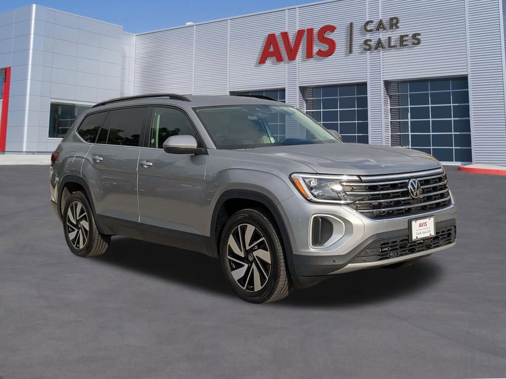 Used 2025 Volkswagen Atlas SE image 3