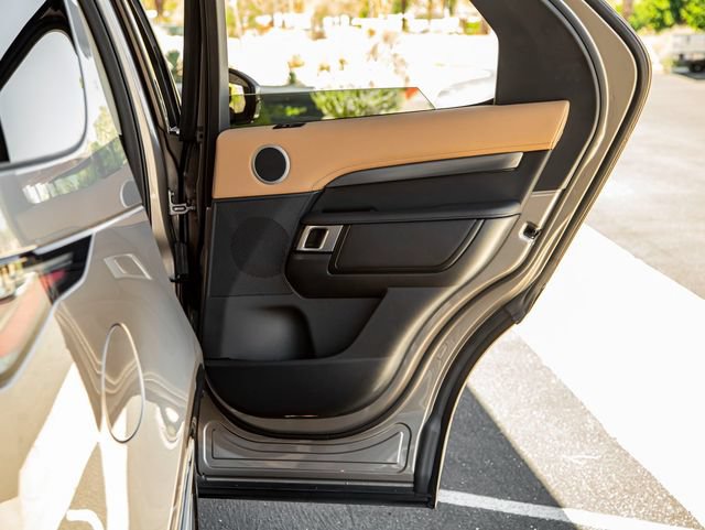 New 2025 Land Rover Discovery Metropolitan Edition AWD/4WD image 23