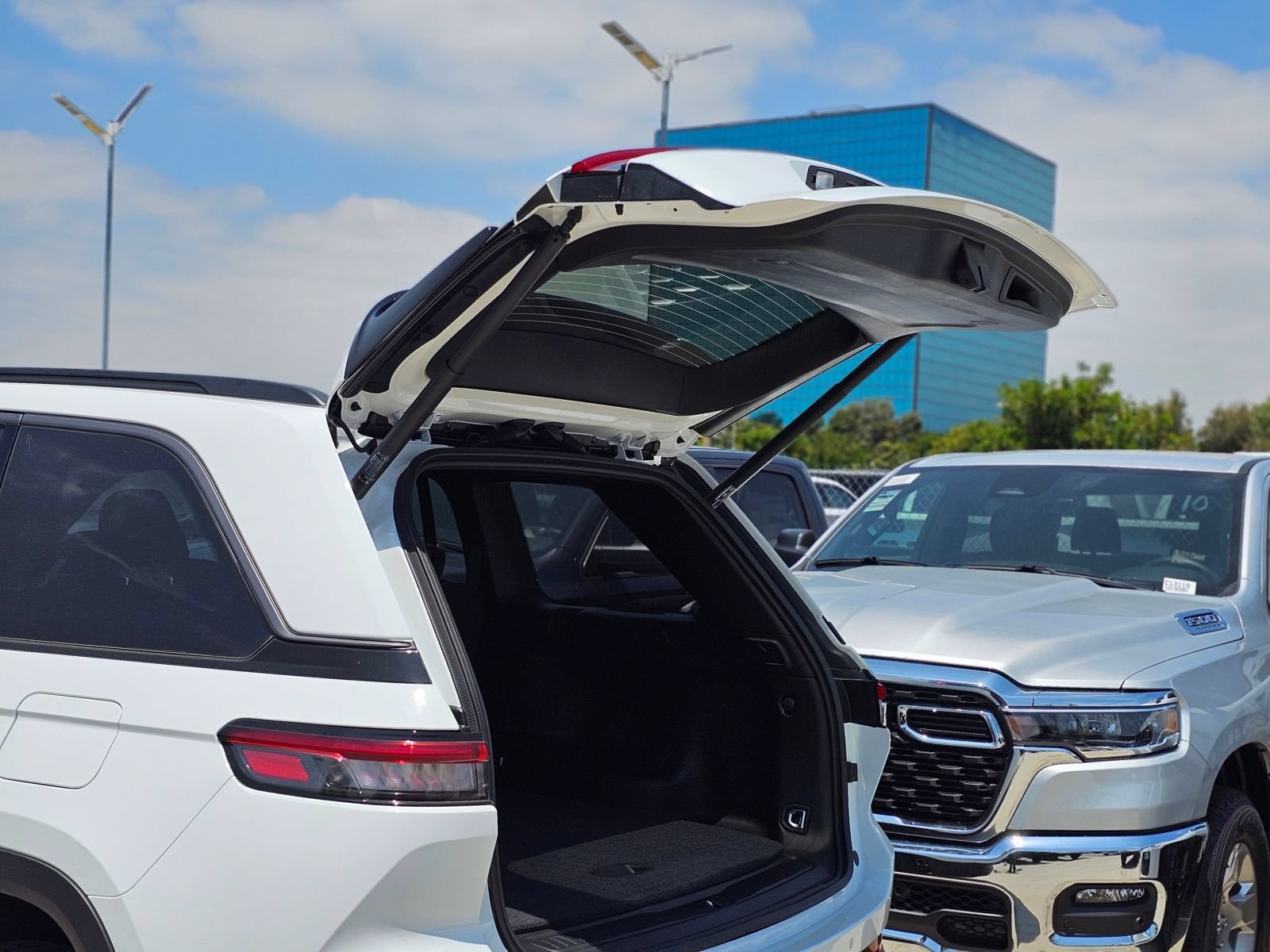 New 2026 Jeep Grand Cherokee Altitude RWD image 8