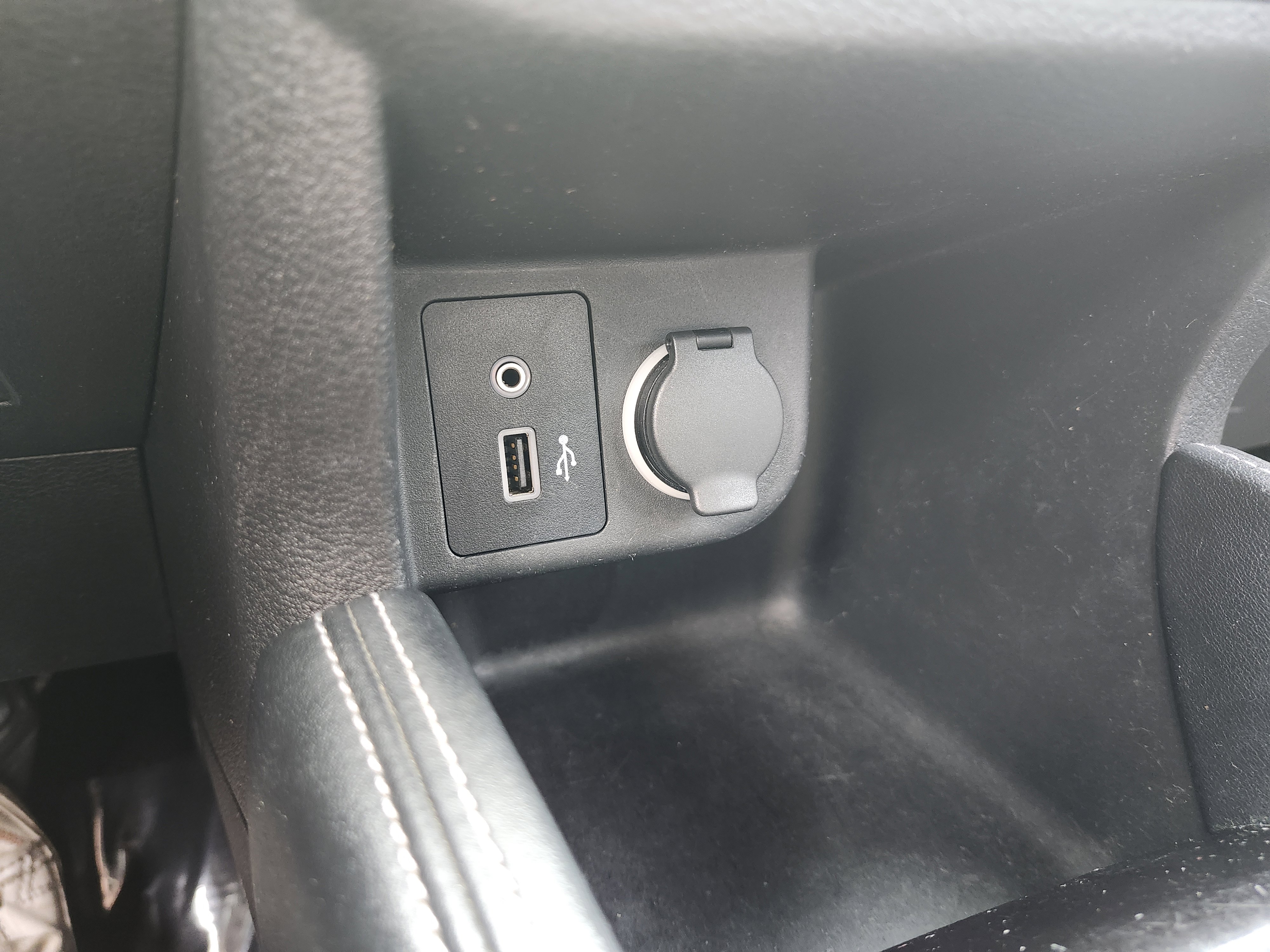 Used 2020 Nissan Kicks SV FWD image 6