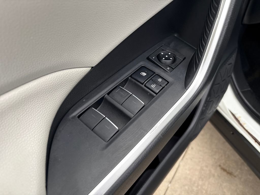 Used 2022 Toyota RAV4 XLE image 16