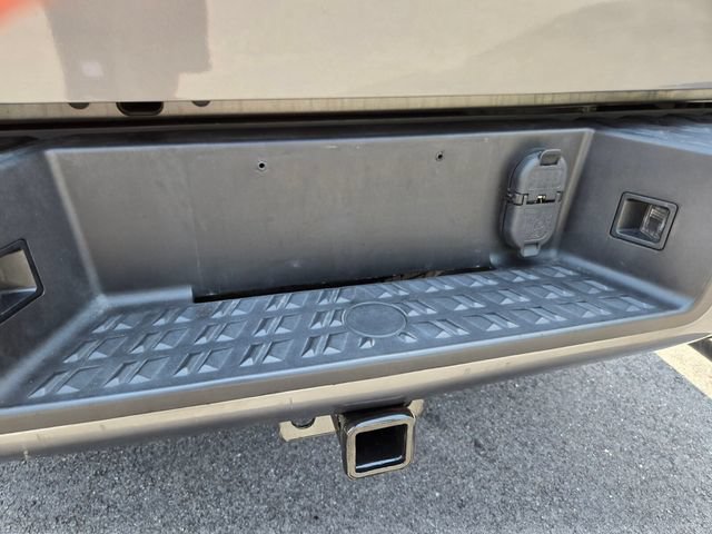 Used 2021 Nissan Titan SV w/ SV Convenience Package AWD/4WD image 19