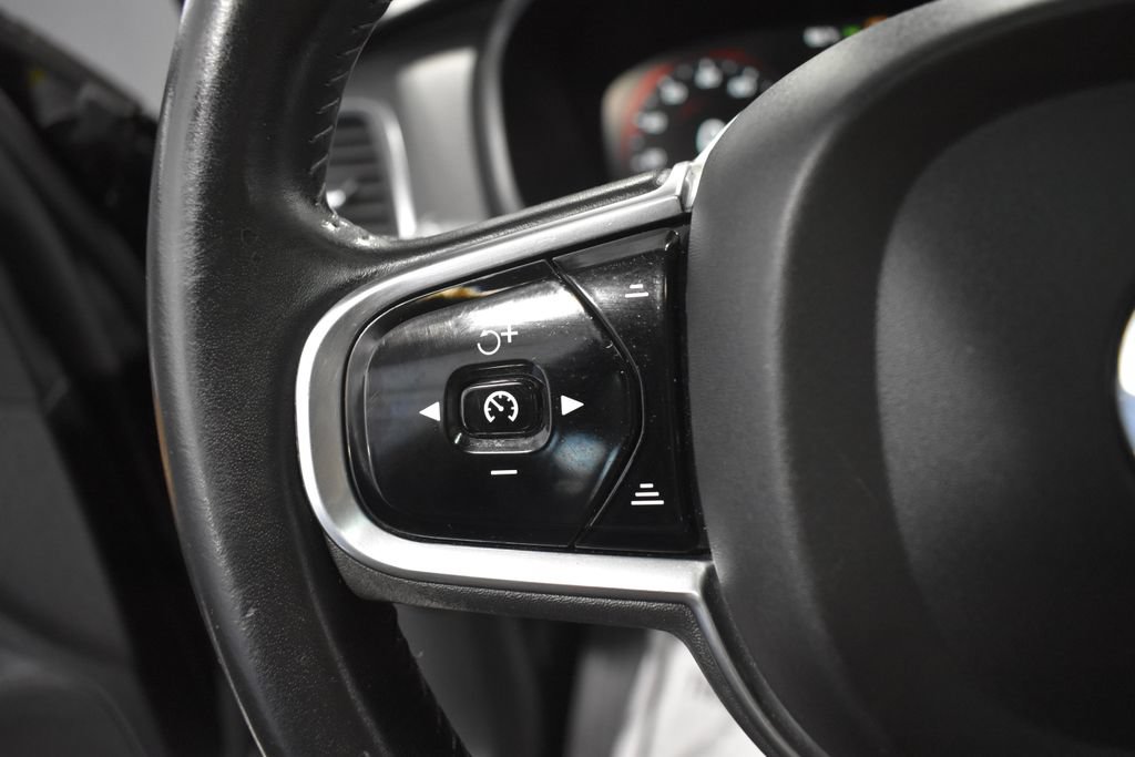 Used 2016 Volvo XC90 T6 Momentum w/ Momentum Plus Package AWD/4WD image 24