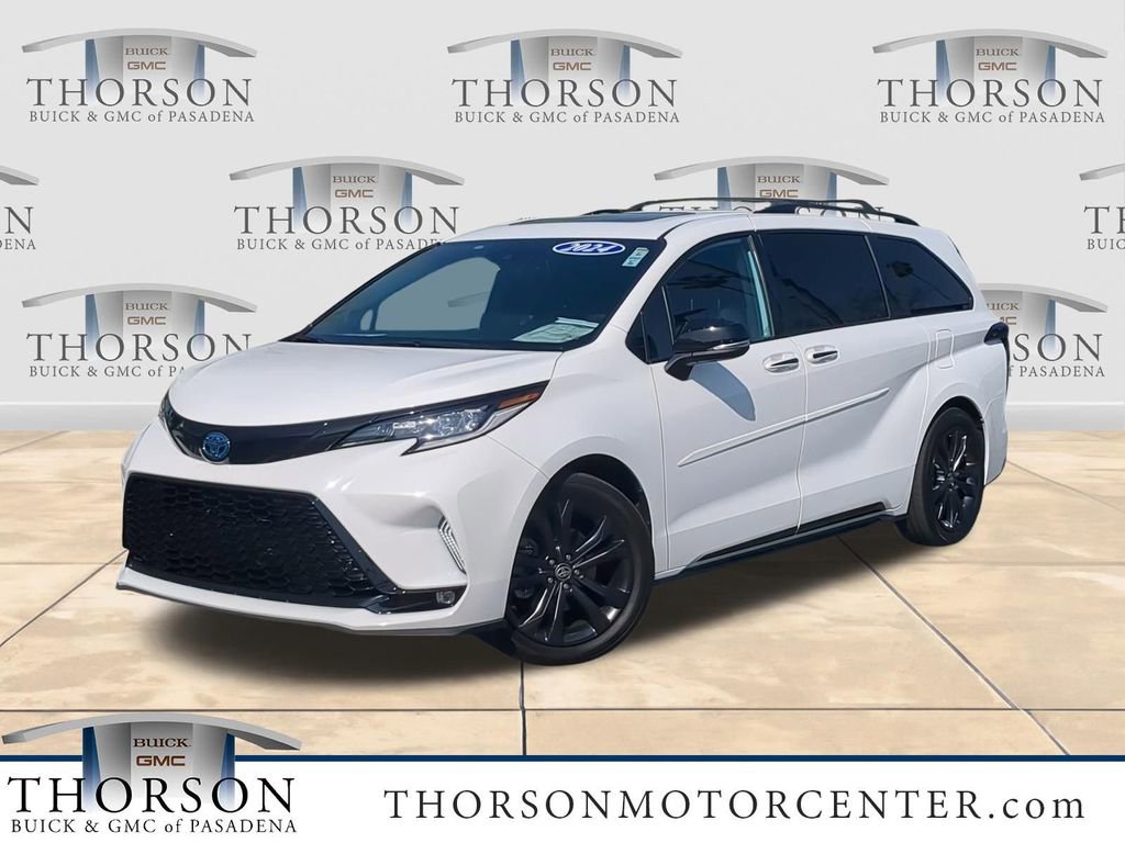 Used 2024 Toyota Sienna XSE FWD image 1