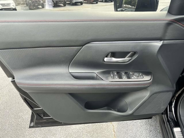Used 2025 Nissan Kicks SR w/ Illumination Package FWD image 14