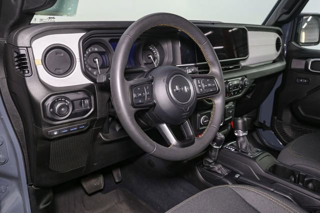 Used 2024 Jeep Wrangler Unlimited AWD/4WD image 21