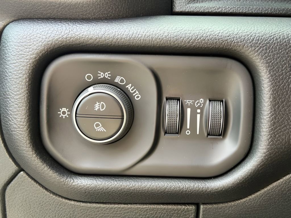 New 2026 RAM 1500 4x4 Crew Cab image 25
