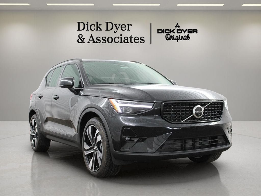 New 2026 Volvo XC40 B5 Plus w/ Climate Package AWD/4WD image 1