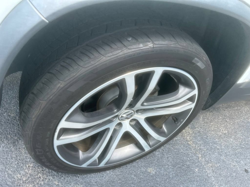 Used 2017 Volkswagen Tiguan SEL FWD image 4