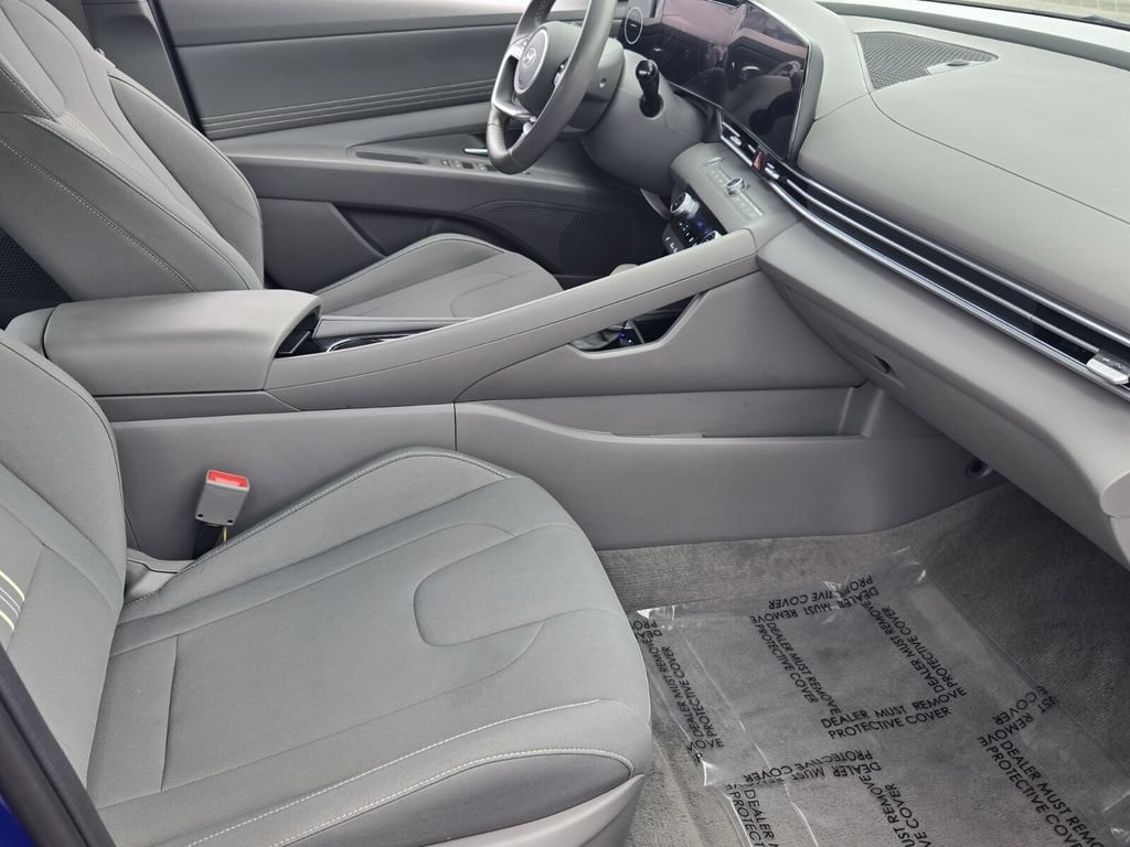 Certified 2025 Hyundai Elantra SEL w/ Cargo Package FWD image 16