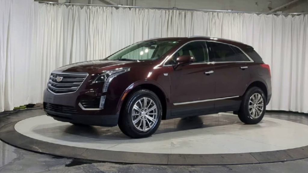 Used 2018 Cadillac XT5 Luxury w/ Driver Awareness Package image 4