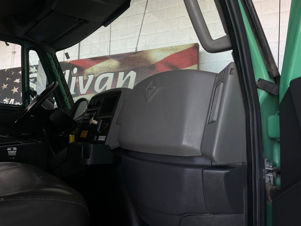 Used 2018 Chevrolet Express 2500 w/ Driver Convenience Package RWD image 26
