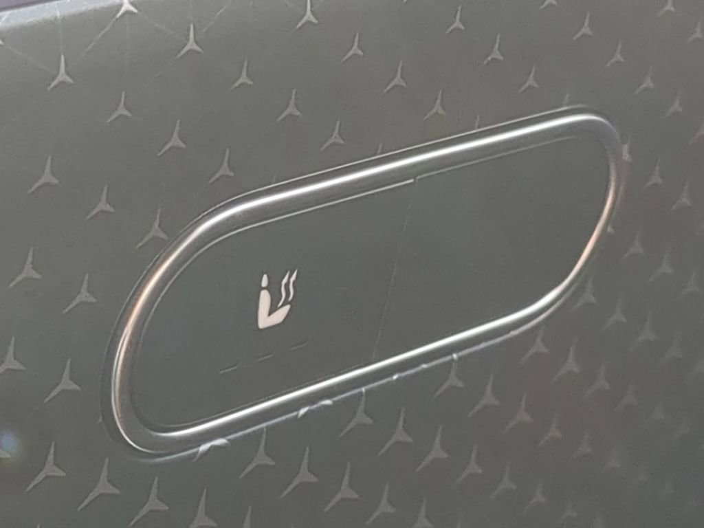 Used 2024 Mercedes-Benz GLB 250 4MATIC image 11