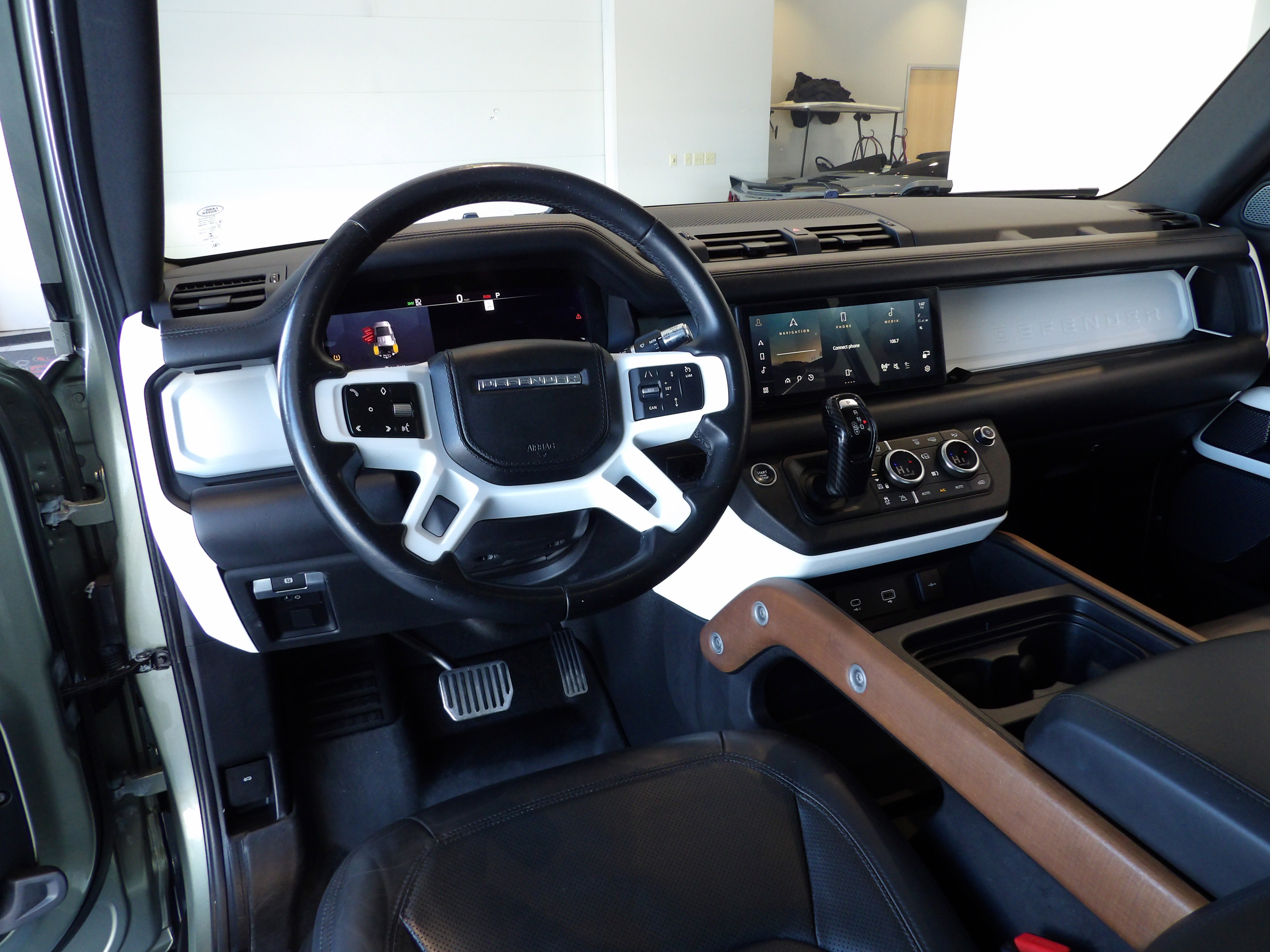 Used 2020 Land Rover Defender 110 HSE AWD/4WD image 14