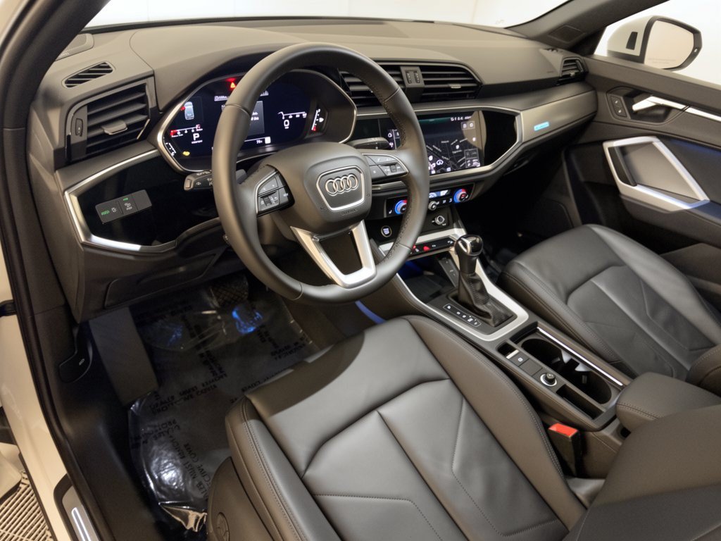 Certified 2025 Audi Q3 2.0T Premium Plus w/ Premium Plus Package AWD/4WD image 4
