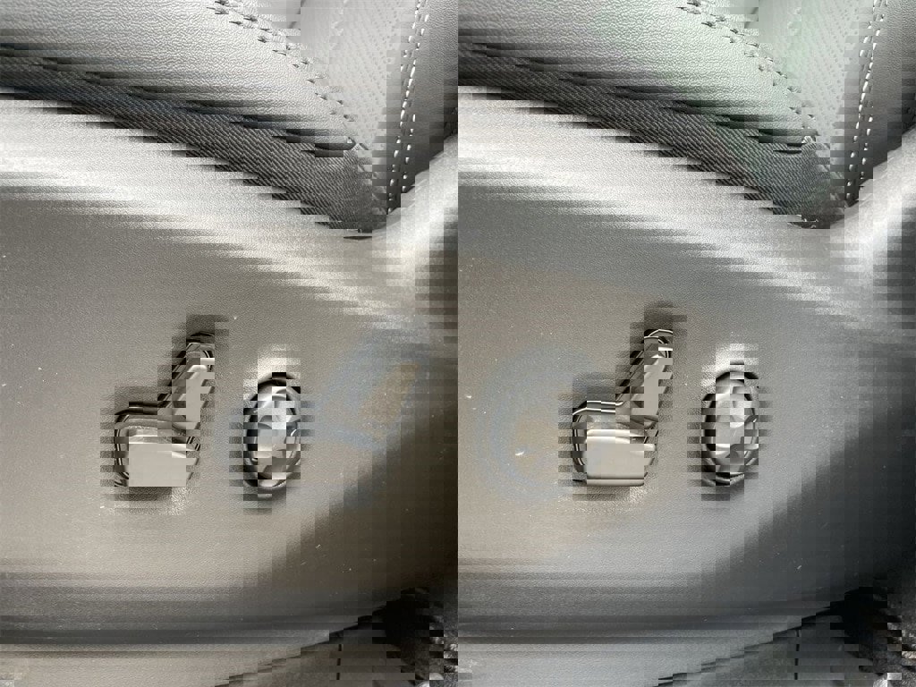 New 2026 Chrysler Pacifica Select image 12