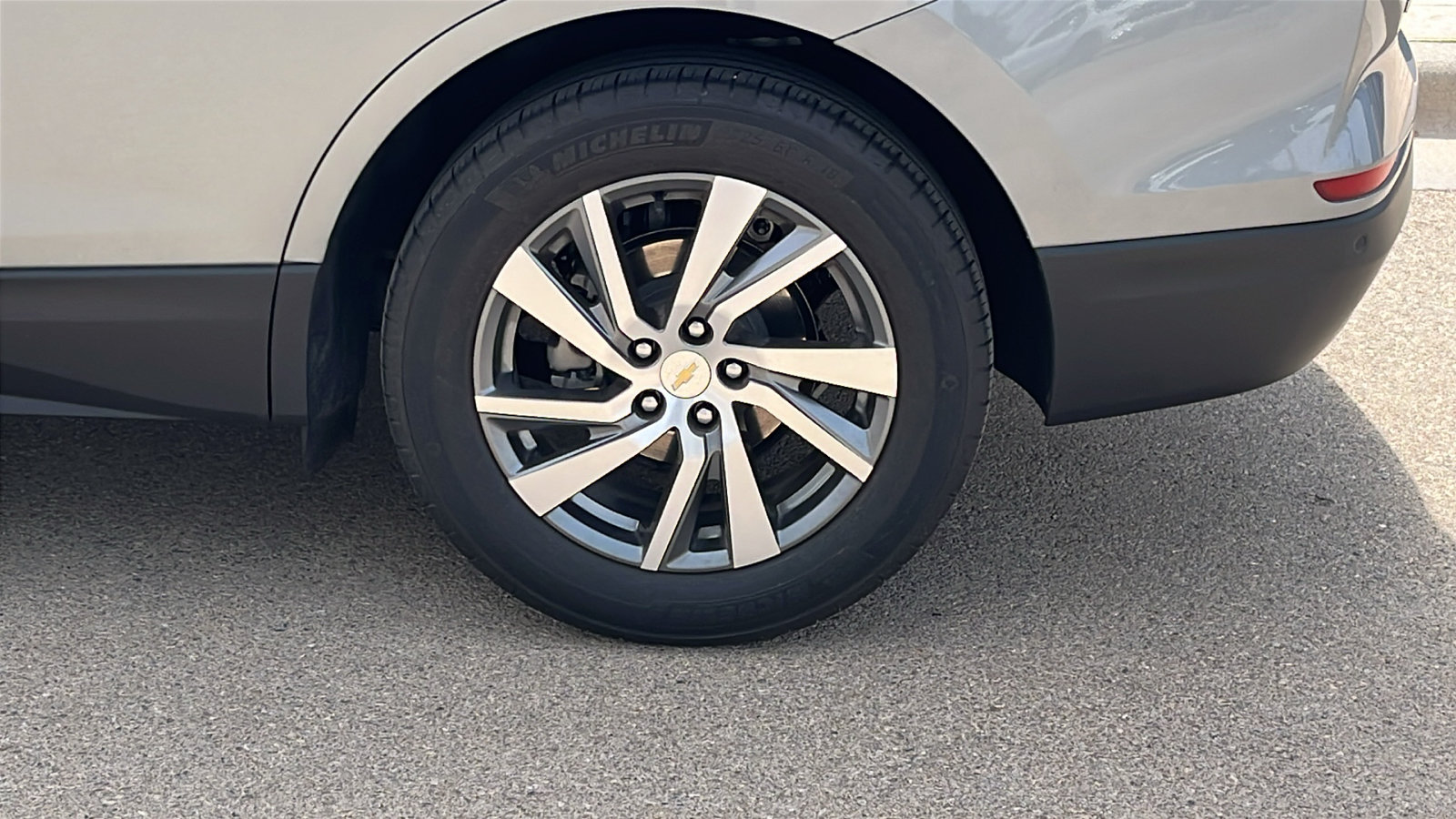 Used 2024 Chevrolet Equinox LT FWD image 5