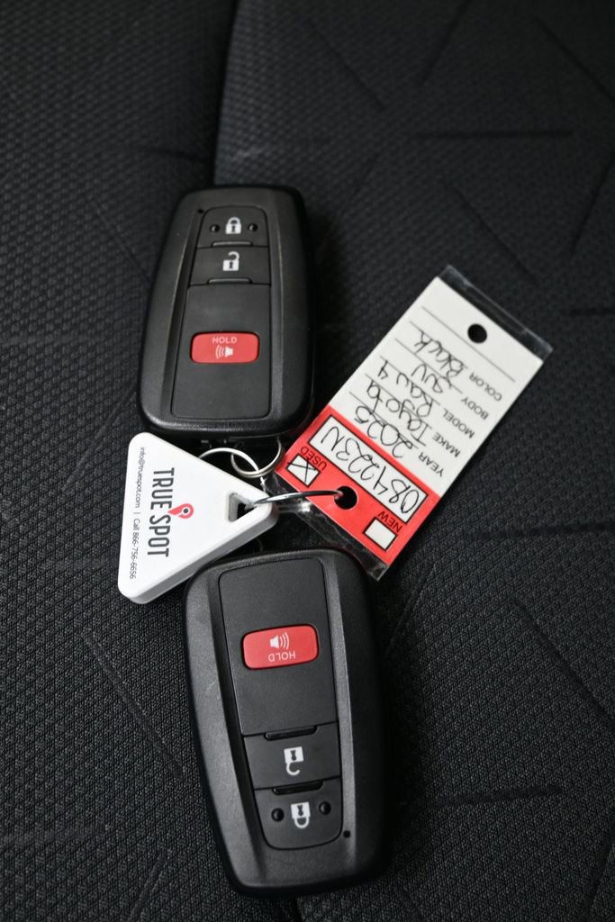 Used 2025 Toyota RAV4 XLE image 29