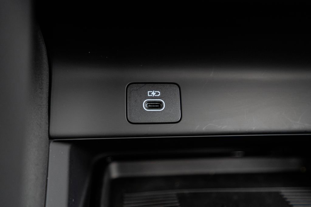 Used 2025 Land Rover Discovery Sport S image 24