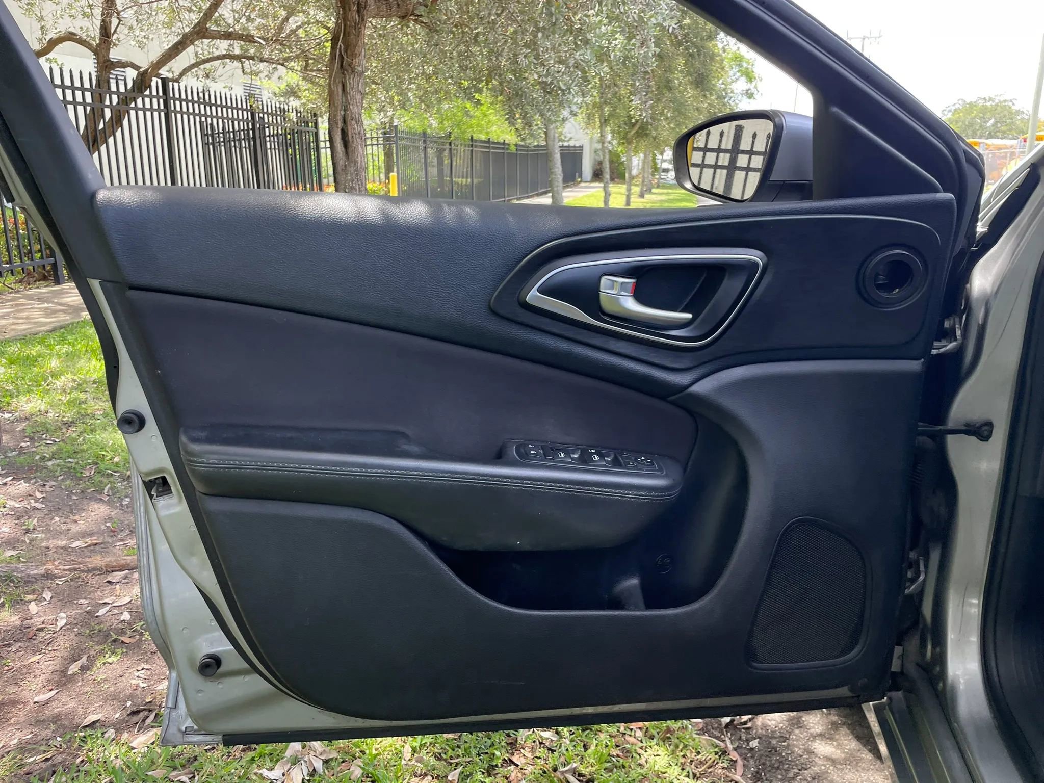 Used 2015 Chrysler 200 Limited w/ Convenience Group FWD image 30