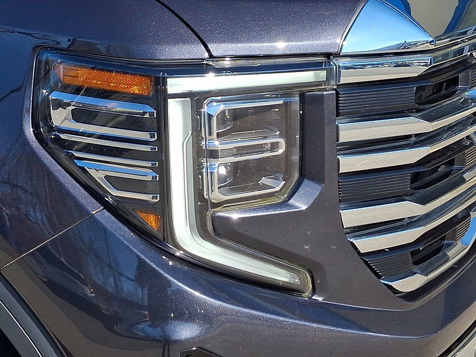 Used 2022 GMC Sierra 1500 SLT w/ SLT Premium Plus Package AWD/4WD image 9