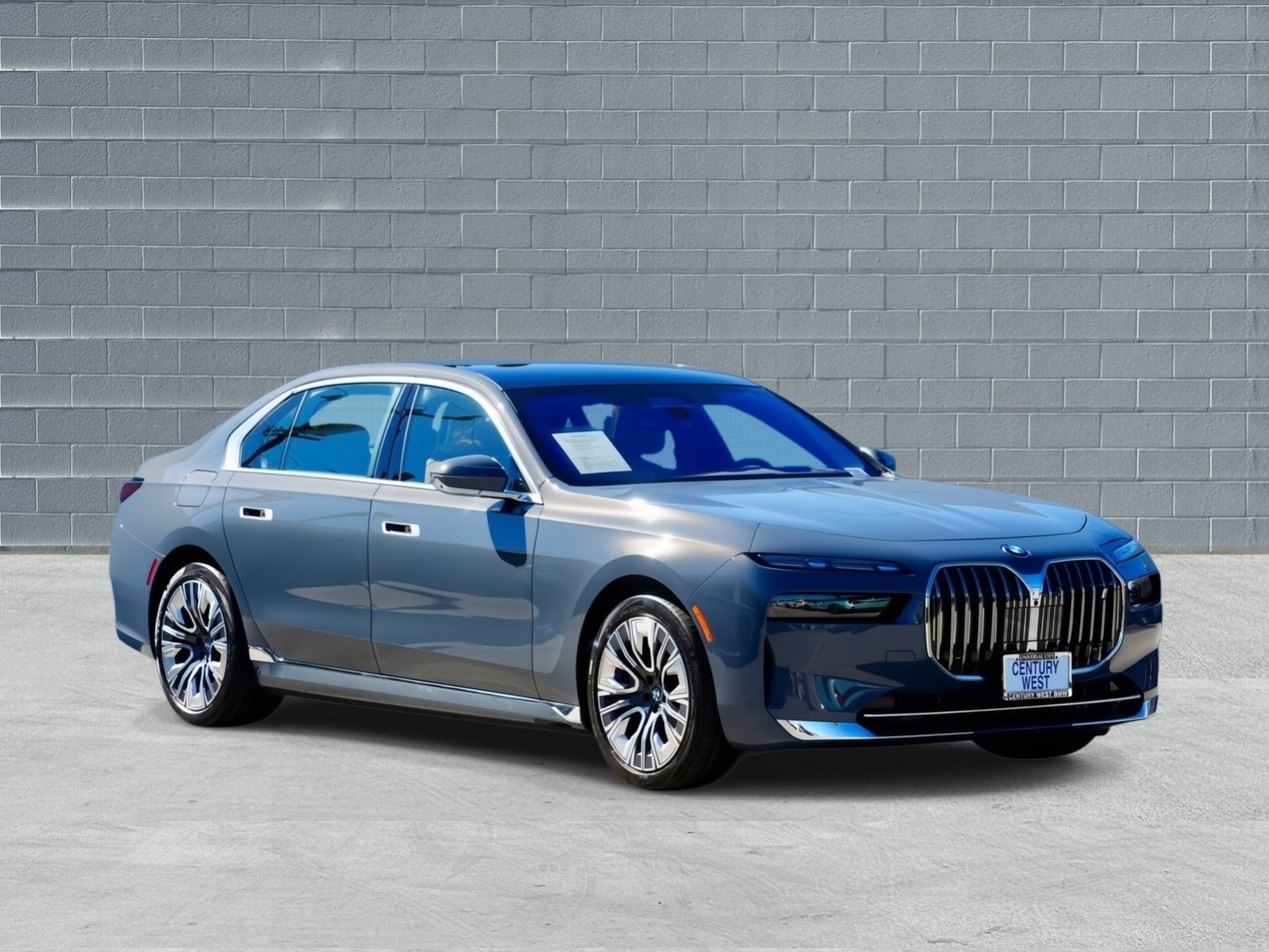 Used 2025 BMW i7 xDrive60 w/ Executive Package image 1