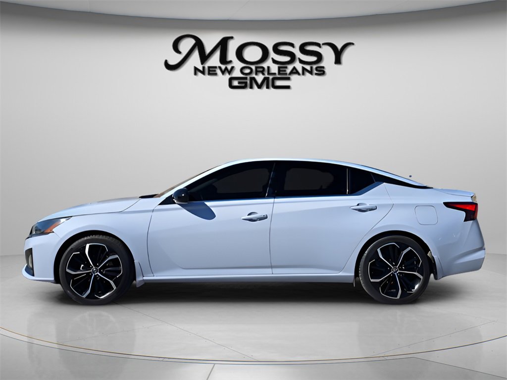 Used 2023 Nissan Altima 2.5 SR w/ SR Premium Package image 8