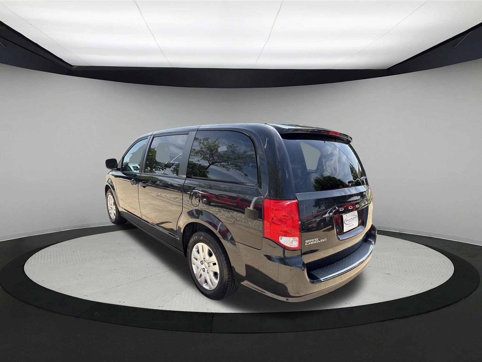 Used 2019 Dodge Grand Caravan SE w/ UConnect Hands-Free Group FWD image 5