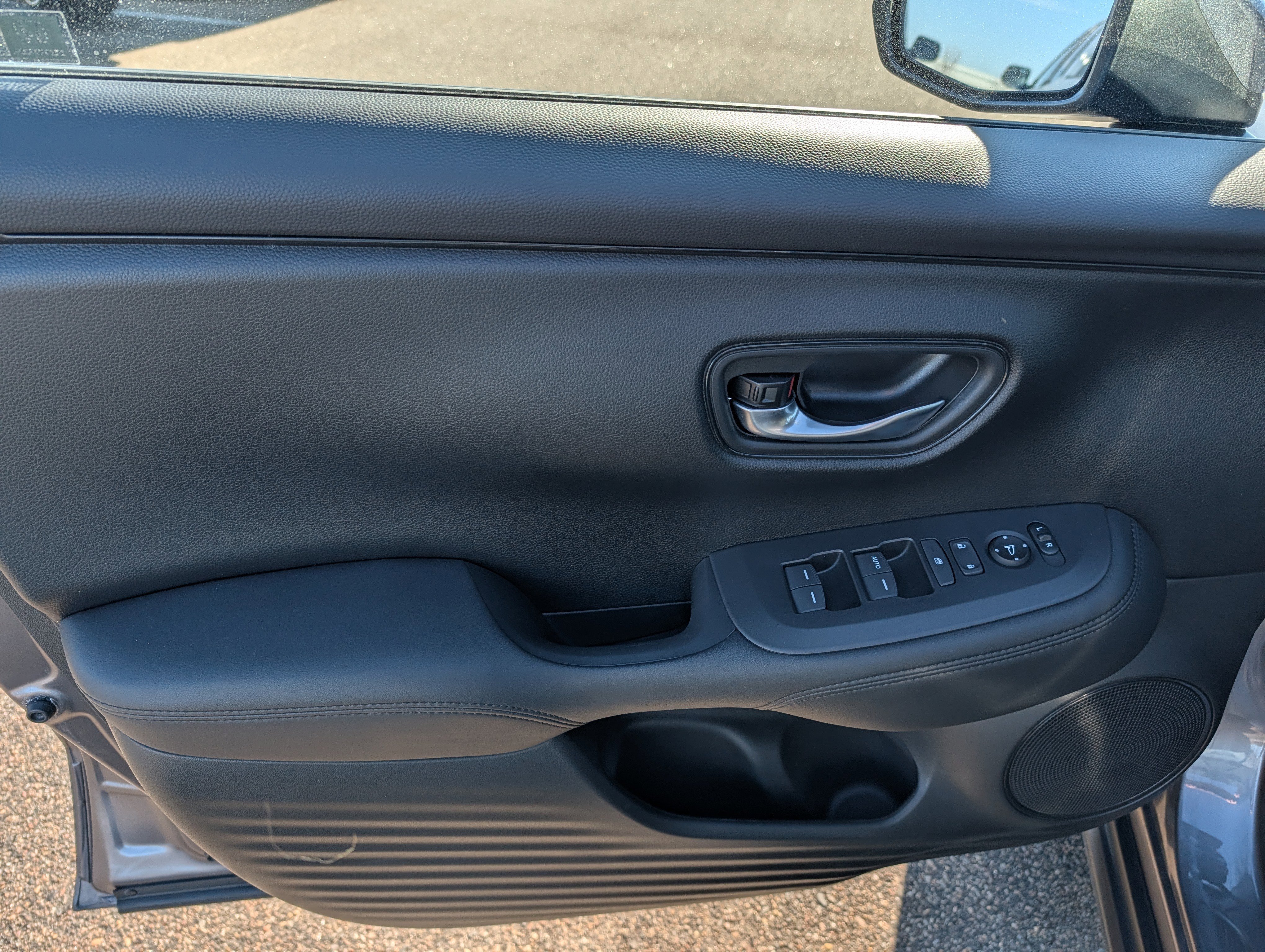 Used 2025 Honda HR-V LX image 22