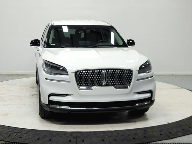 Used 2023 Lincoln Aviator AWD image 3