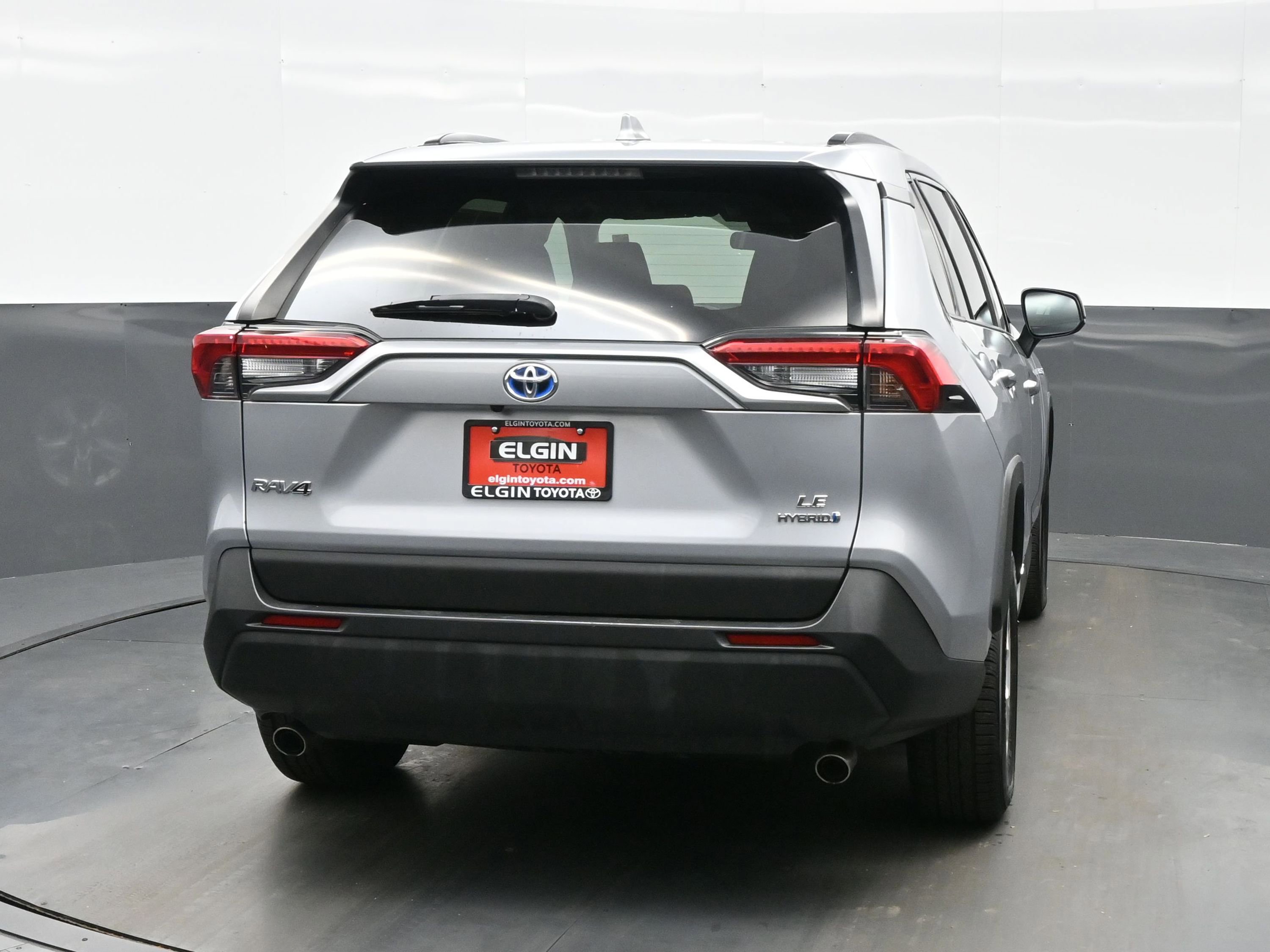 Used 2021 Toyota RAV4 LE image 5