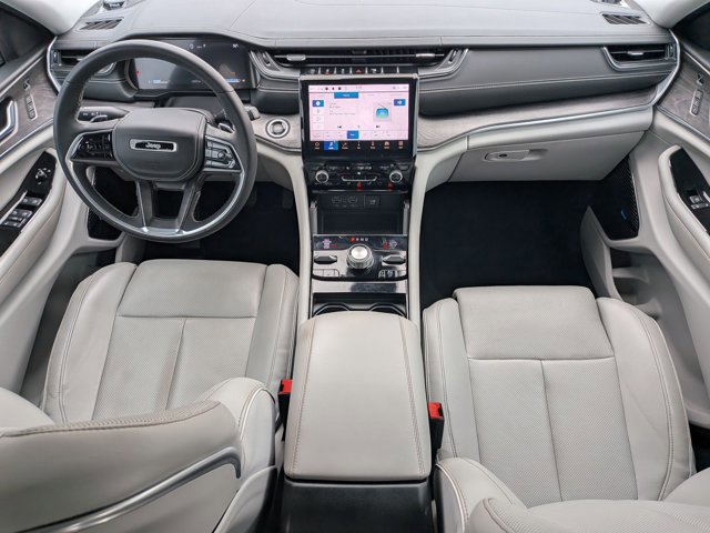 Used 2023 Jeep Grand Cherokee Overland w/ Luxury Tech Group IV AWD/4WD image 17