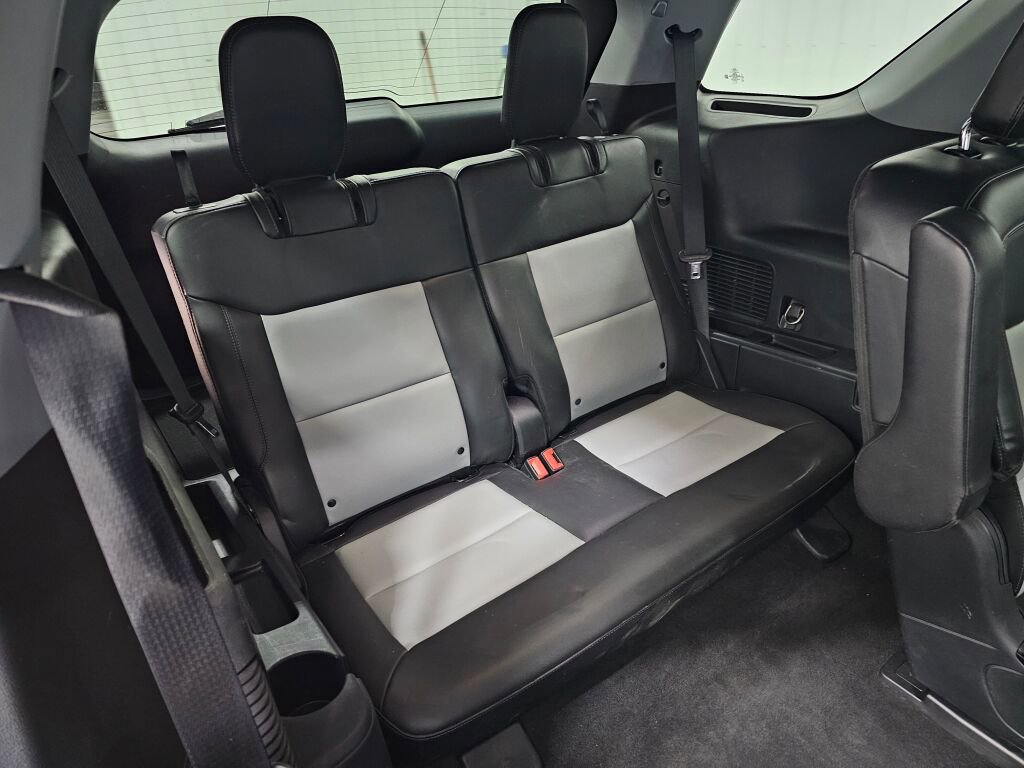 Used 2023 Ford Explorer XLT w/ Equipment Group 202A AWD/4WD image 18