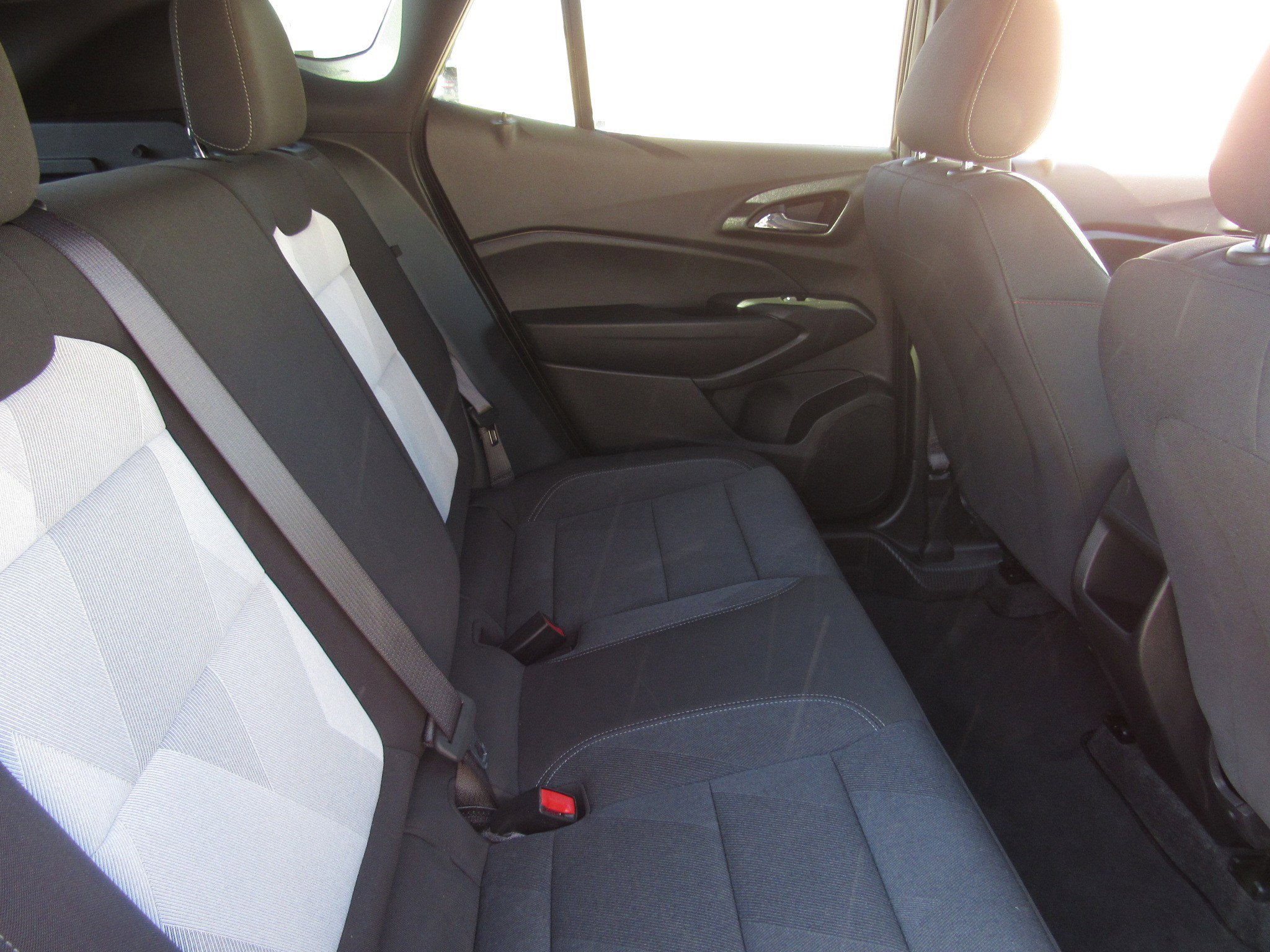 Used 2025 Chevrolet Trax RS w/ Sunroof Package image 12