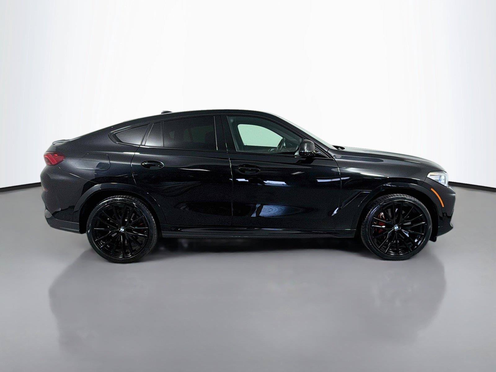 Used 2023 BMW X6 M50i w/ Executive Package AWD/4WD image 4
