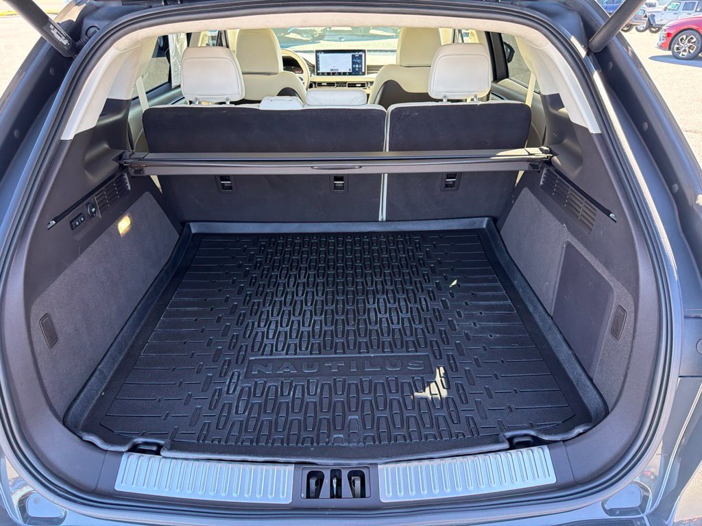 Certified 2022 Lincoln Nautilus Black Label w/ Class II Trailer Tow Package AWD/4WD image 17