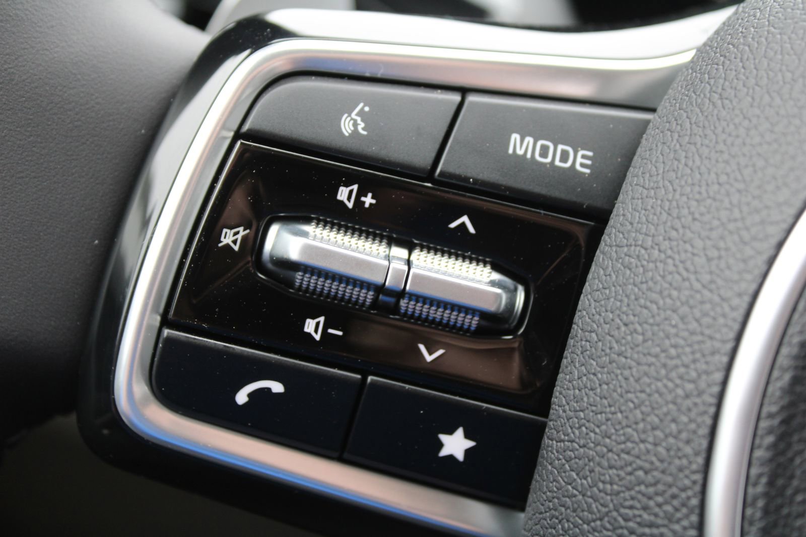 New 2026 Kia Carnival EX image 31