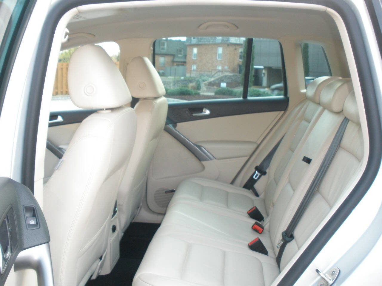 Used 2009 Volkswagen Tiguan SE image 26