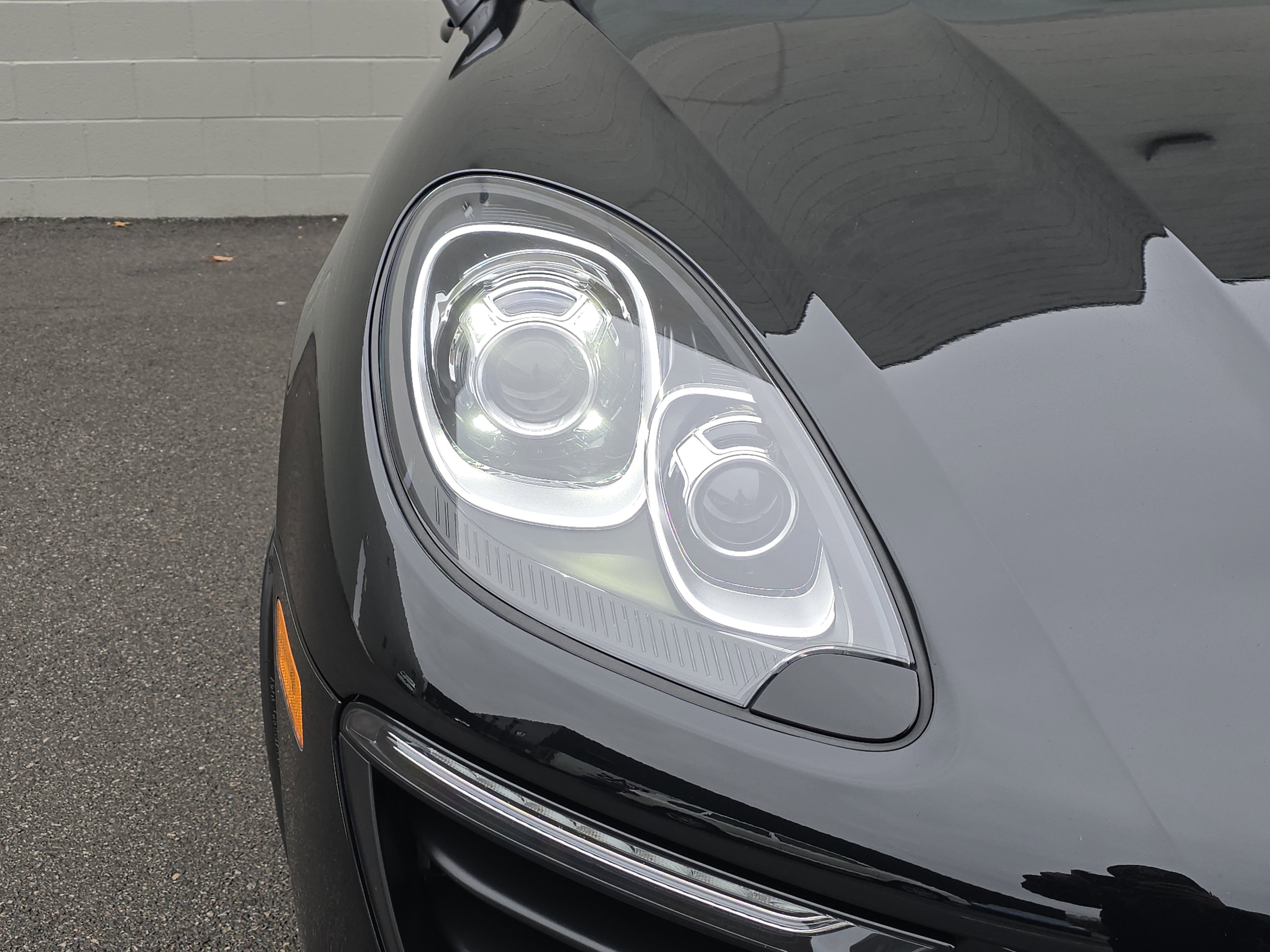 Used 2018 Porsche Macan S image 11