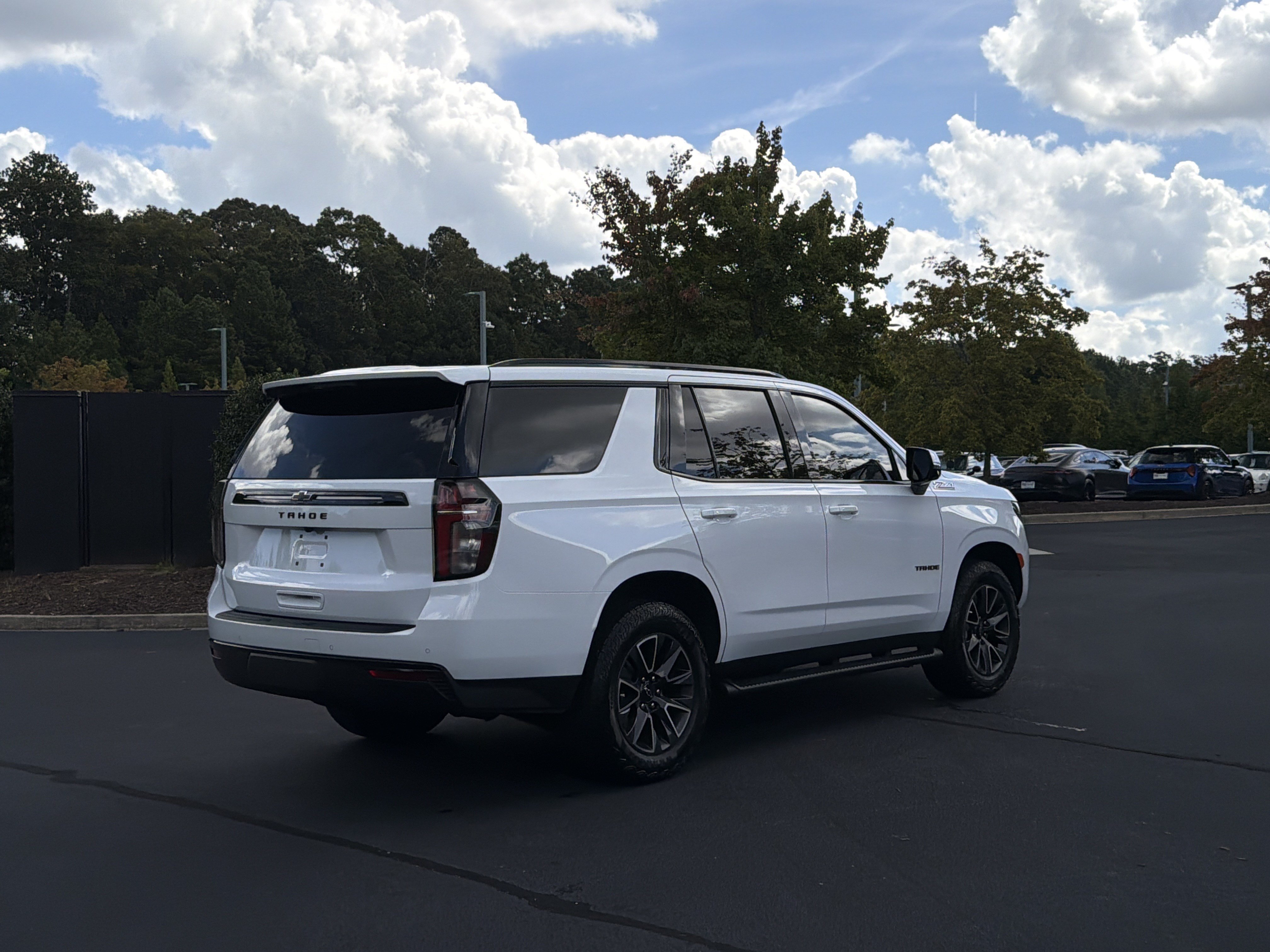 Used 2023 Chevrolet Tahoe Z71 w/ Luxury Package AWD/4WD image 3