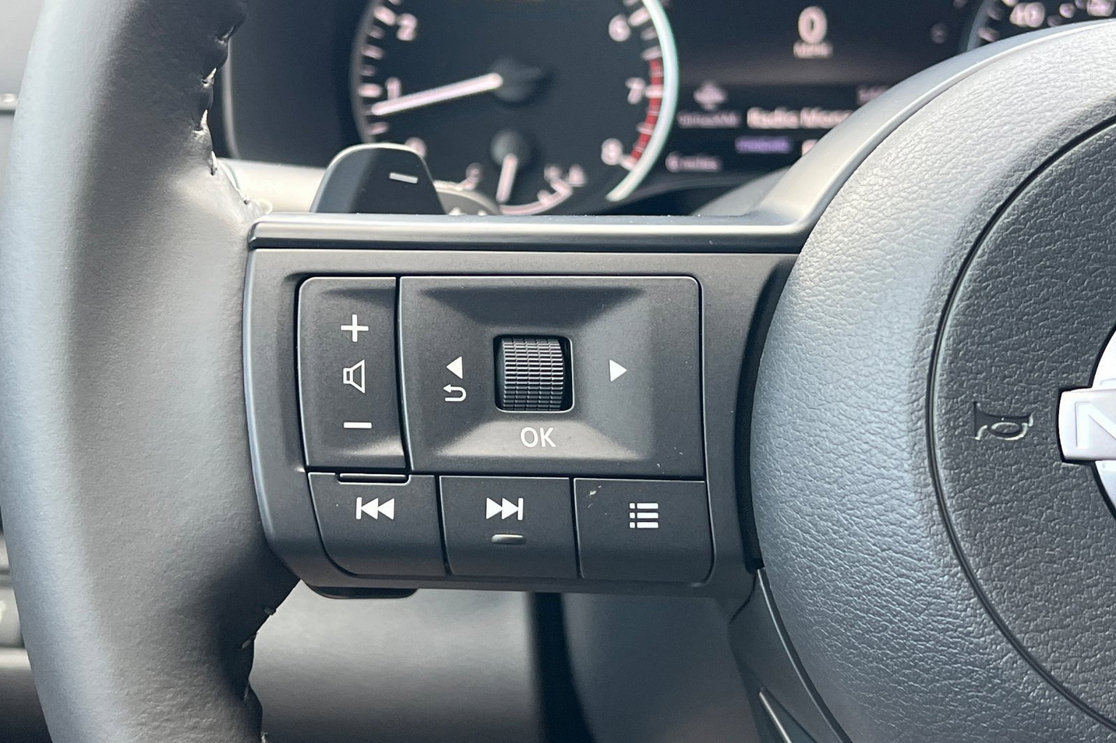 New 2025 Nissan Pathfinder SV image 28