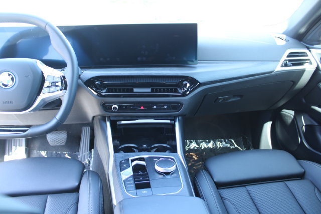 Used 2025 BMW i4 eDrive40 RWD image 16