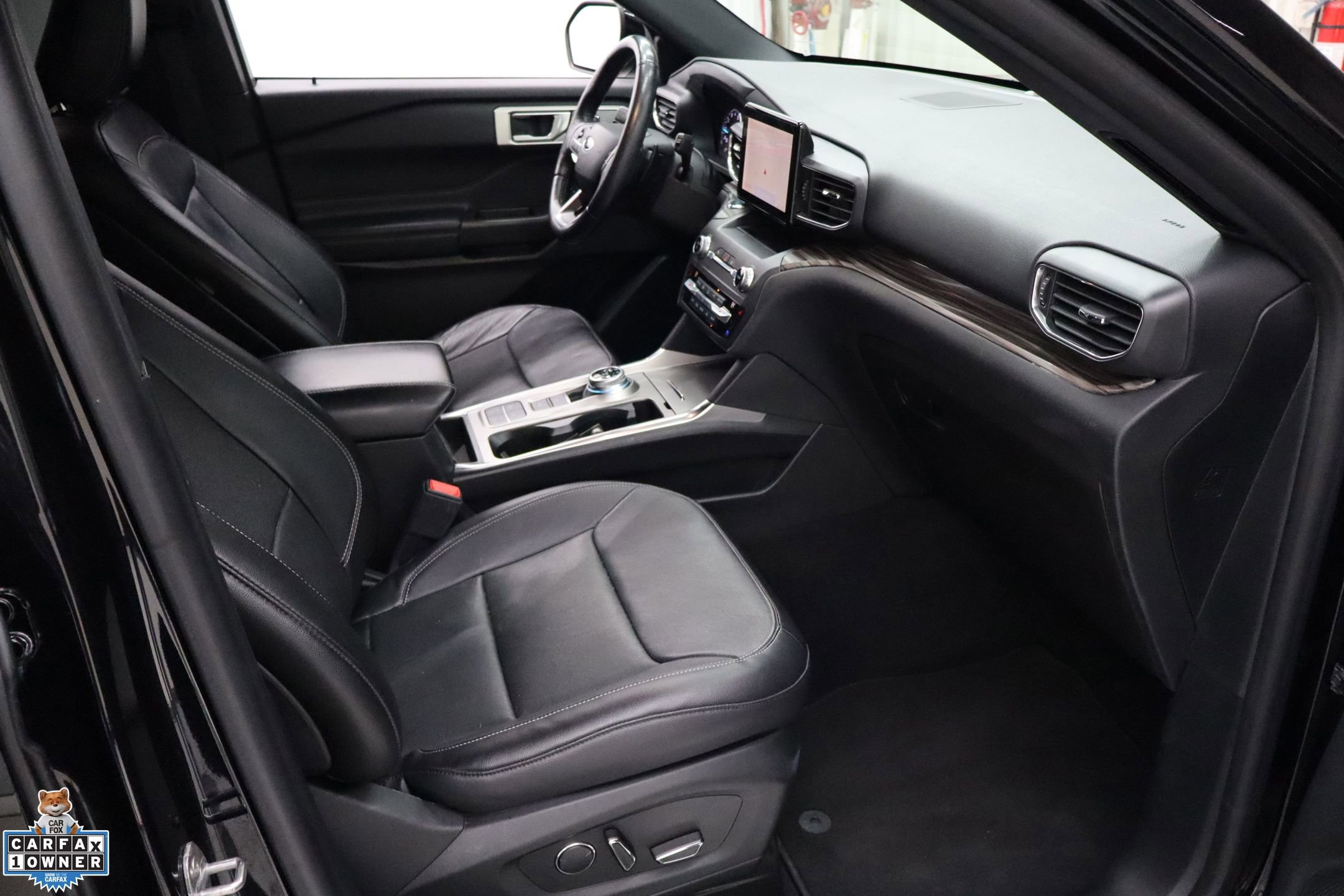 Used 2020 Ford Explorer Limited w/ Class III Trailer Tow Package image 31