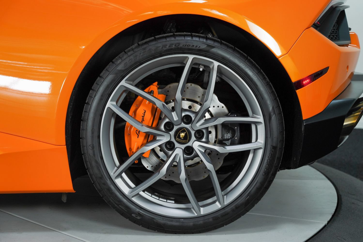 Used 2017 Lamborghini Huracan LP 580-2 RWD image 15