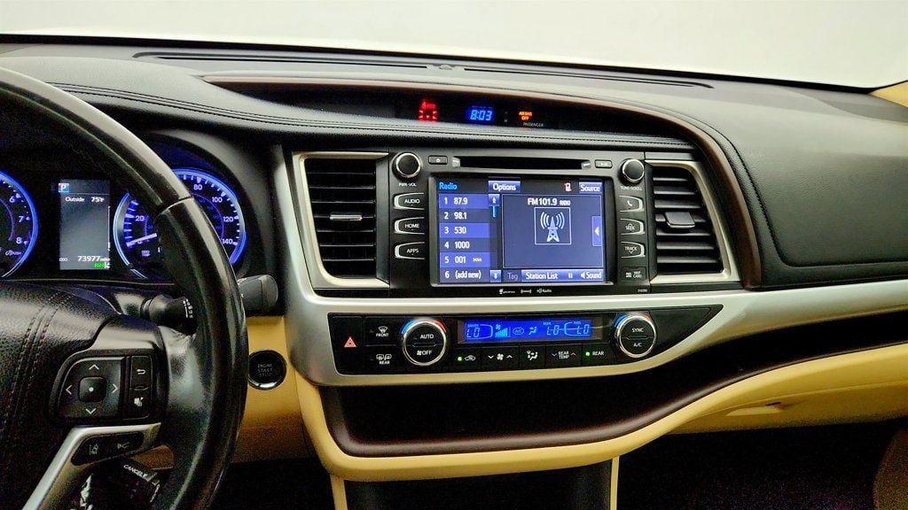 Used 2019 Toyota Highlander XLE AWD/4WD image 18