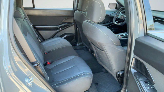 Used 2026 Jeep Cherokee Laredo AWD/4WD image 21
