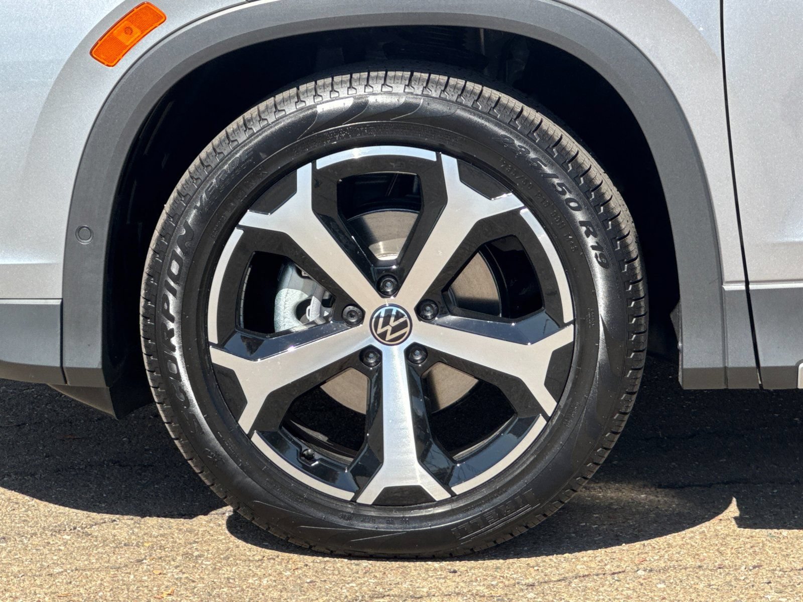 New 2026 Volkswagen Tiguan SE FWD image 25