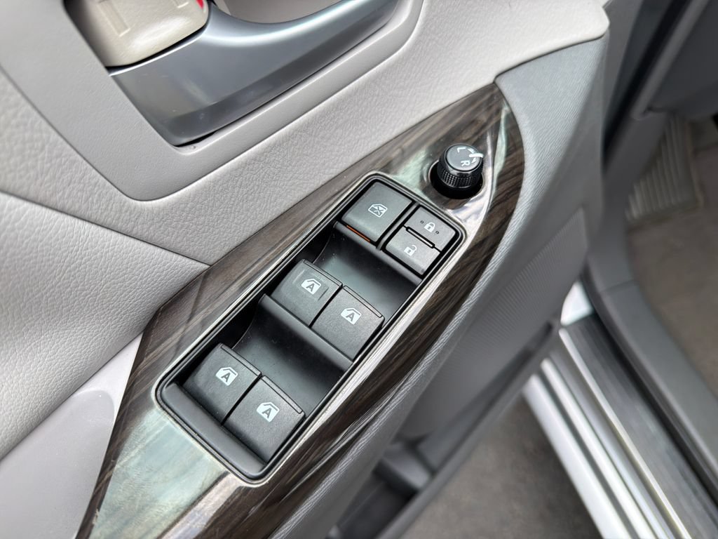 Used 2015 Toyota Sienna XLE FWD image 11